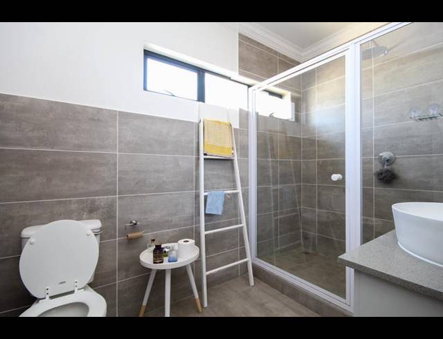 3 BEDROOM HOUSE FOR SALE IN THATCHFIELD